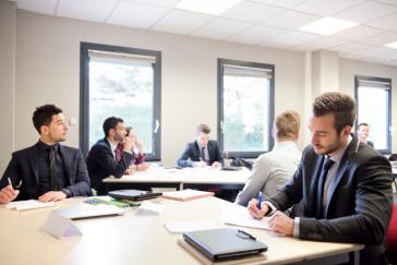 Responsable de Clientèle en Banque et Assurance Responsable de Clientèle en Banque et Assurance